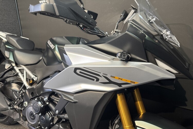 SUZUKI GSX-S1000GX +