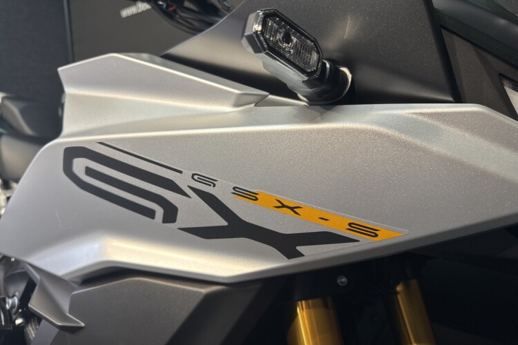 SUZUKI GSX-S1000GX +