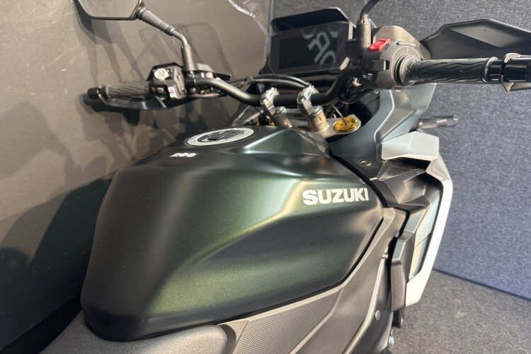 SUZUKI GSX-S1000GX +