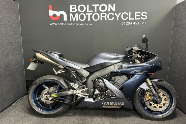 YAMAHA R1