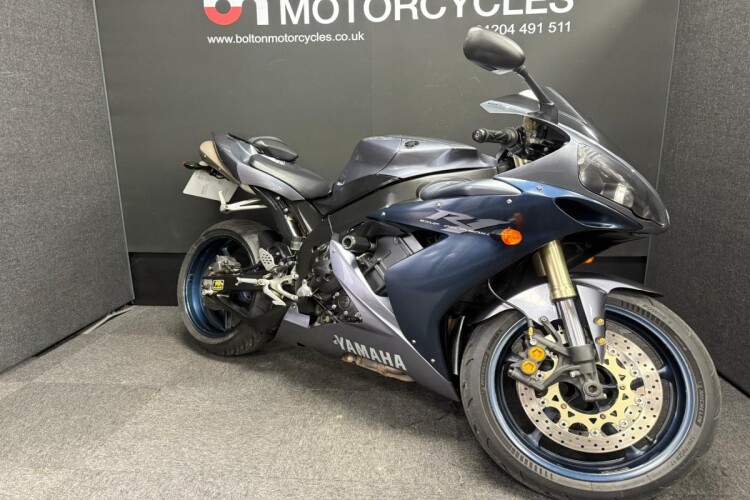YAMAHA R1