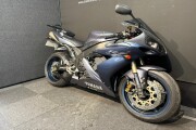 YAMAHA R1