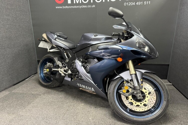 YAMAHA R1