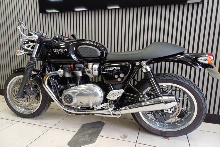 TRIUMPH THRUXTON 1200