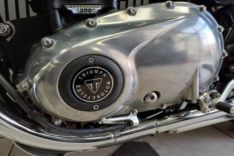 TRIUMPH THRUXTON 1200