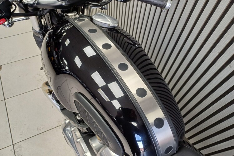 TRIUMPH THRUXTON 1200