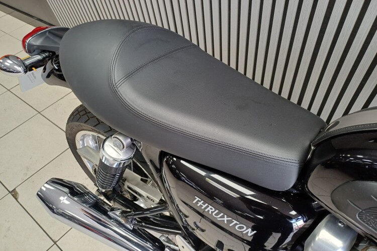 TRIUMPH THRUXTON 1200