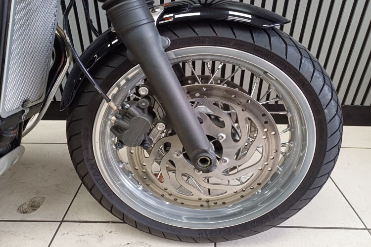 TRIUMPH THRUXTON 1200