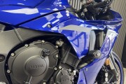 YAMAHA R1
