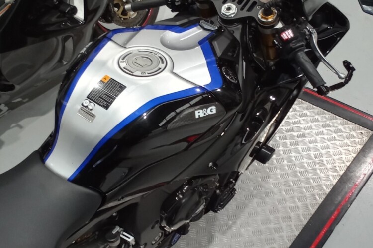 YAMAHA YZF R1M 20 (YZF1000D)