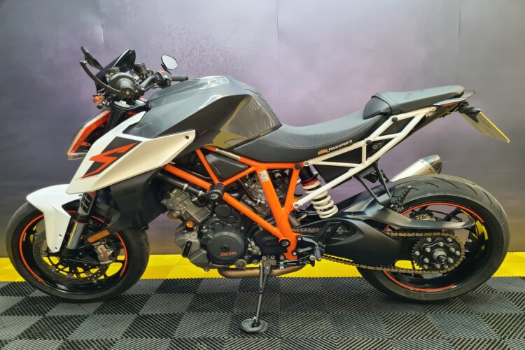 KTM 1290 SUPER DUKE R