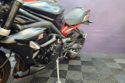 TRIUMPH STREET TRIPLE 675