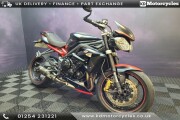 TRIUMPH STREET TRIPLE 675