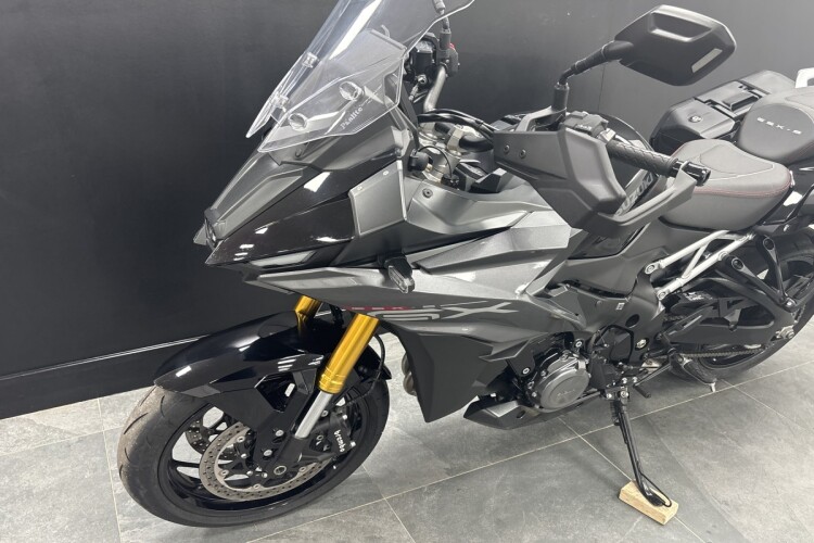 SUZUKI GSX-S1000GX +
