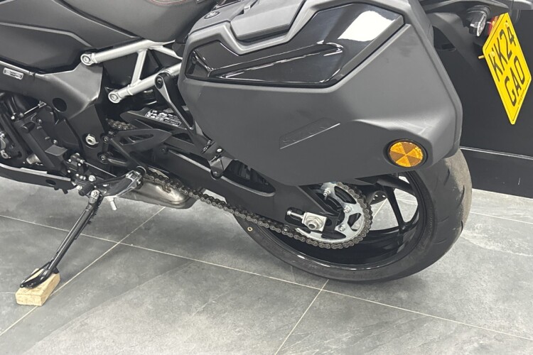 SUZUKI GSX-S1000GX +