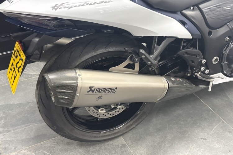 SUZUKI GSX1300R HAYABUSA
