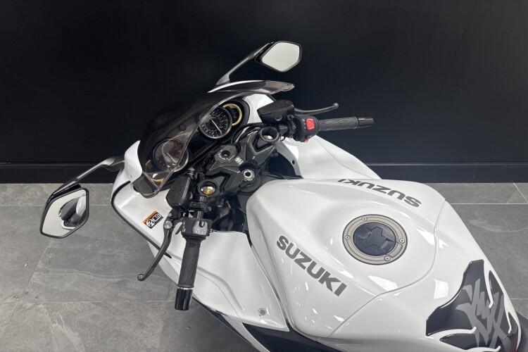 SUZUKI GSX1300R HAYABUSA