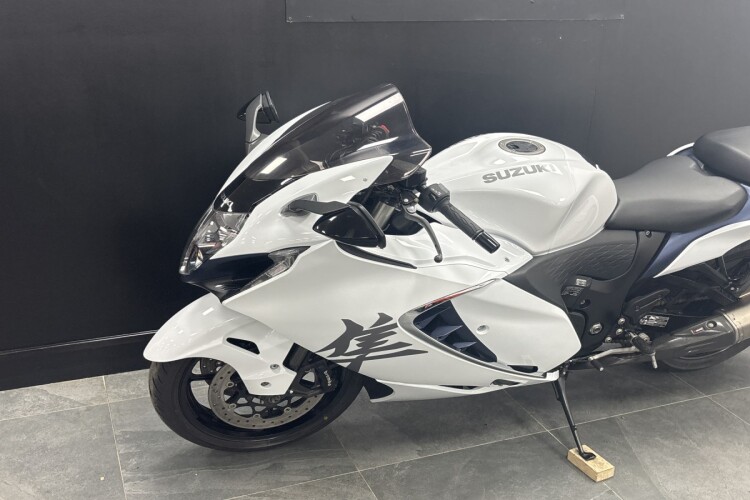 SUZUKI GSX1300R HAYABUSA