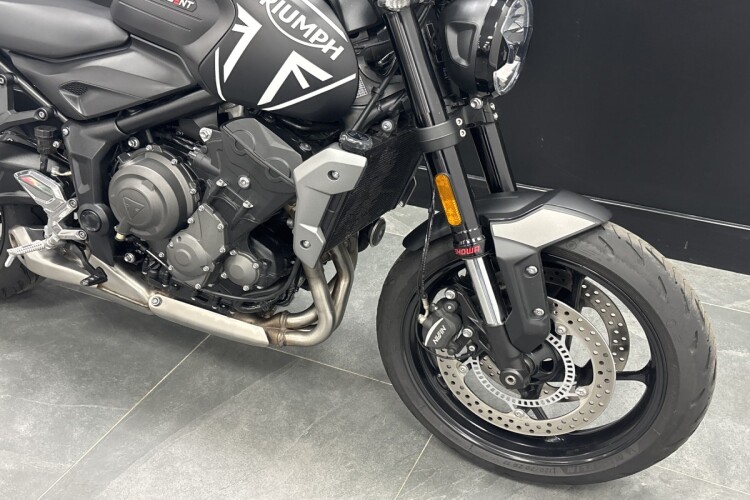 TRIUMPH TRIDENT 660