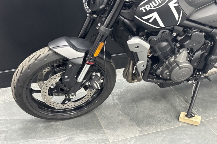 TRIUMPH TRIDENT 660