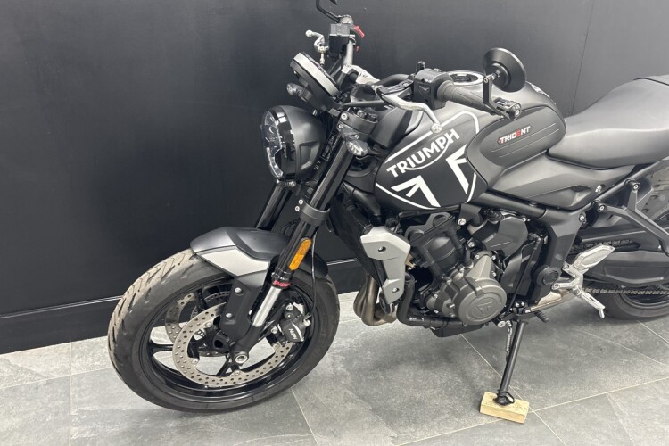 TRIUMPH TRIDENT 660