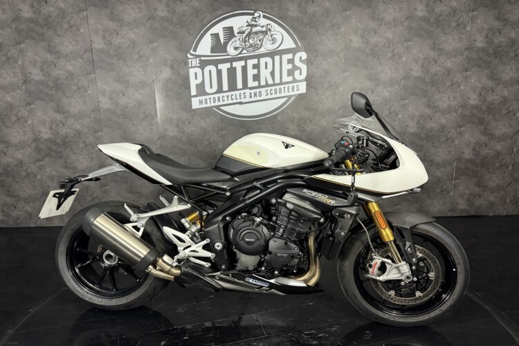 TRIUMPH SPEED TRIPLE 1200