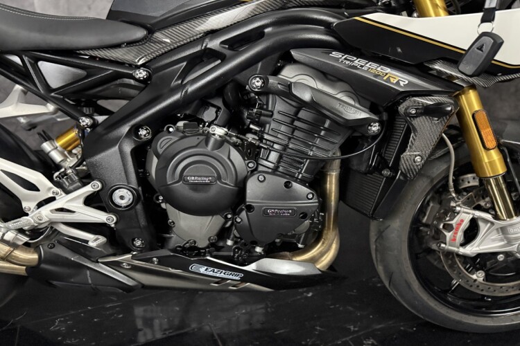 TRIUMPH SPEED TRIPLE 1200