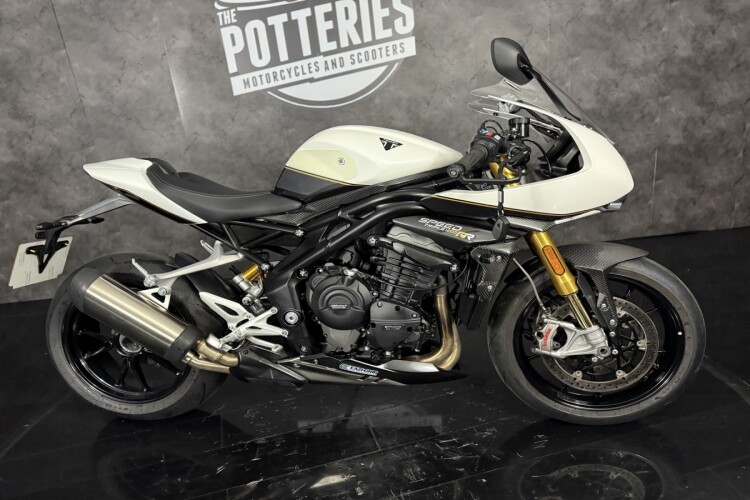 TRIUMPH SPEED TRIPLE 1200