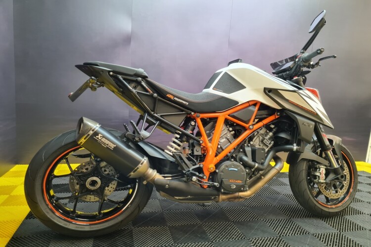 KTM 1290 SUPER DUKE R