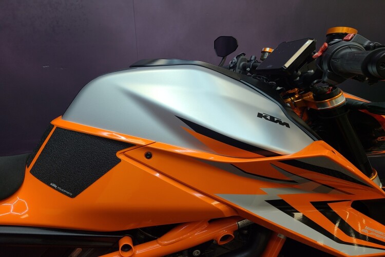 KTM 1290 SUPER DUKE R