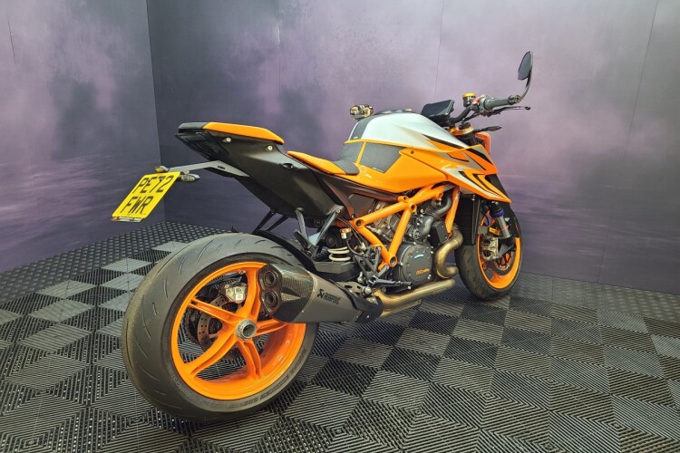 KTM 1290 SUPER DUKE R