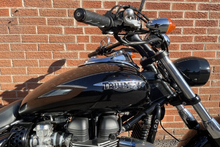 TRIUMPH SPEEDMASTER 865