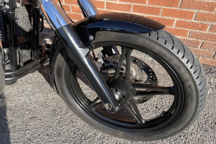 TRIUMPH SPEEDMASTER 865