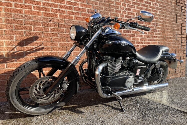 TRIUMPH SPEEDMASTER 865