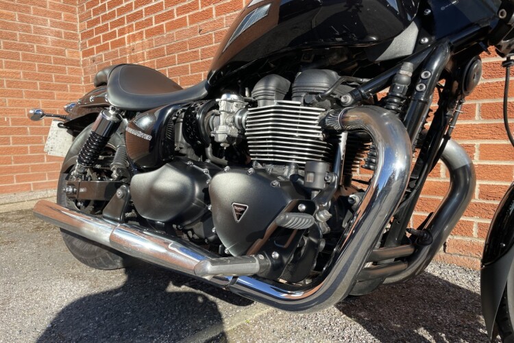 TRIUMPH SPEEDMASTER 865