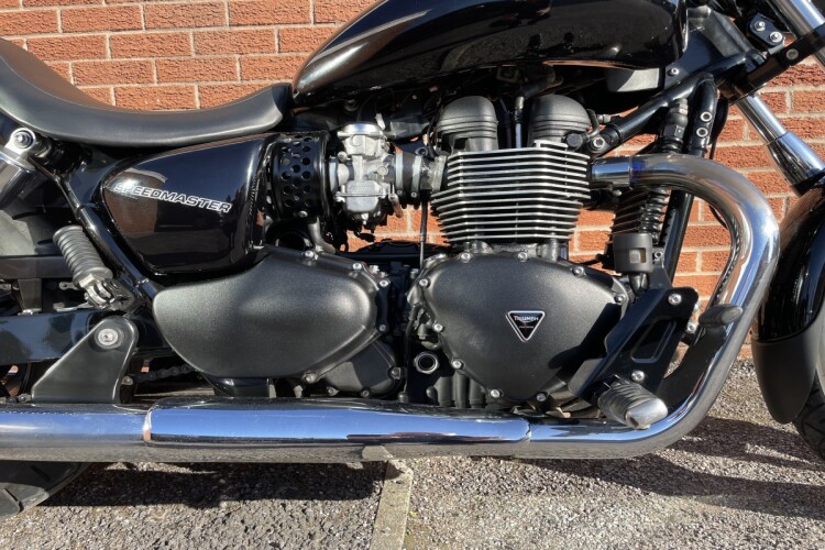 TRIUMPH SPEEDMASTER 865