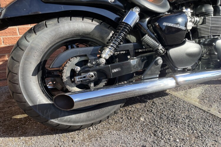 TRIUMPH SPEEDMASTER 865