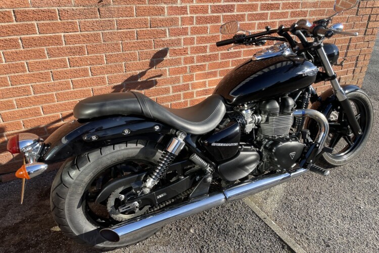 TRIUMPH SPEEDMASTER 865