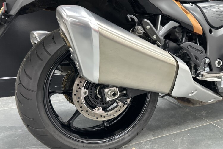 SUZUKI GSX1300R HAYABUSA