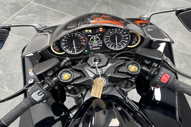 SUZUKI GSX1300R HAYABUSA