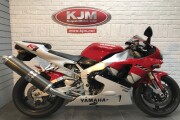 YAMAHA R1