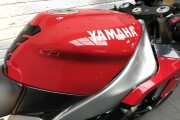 YAMAHA R1