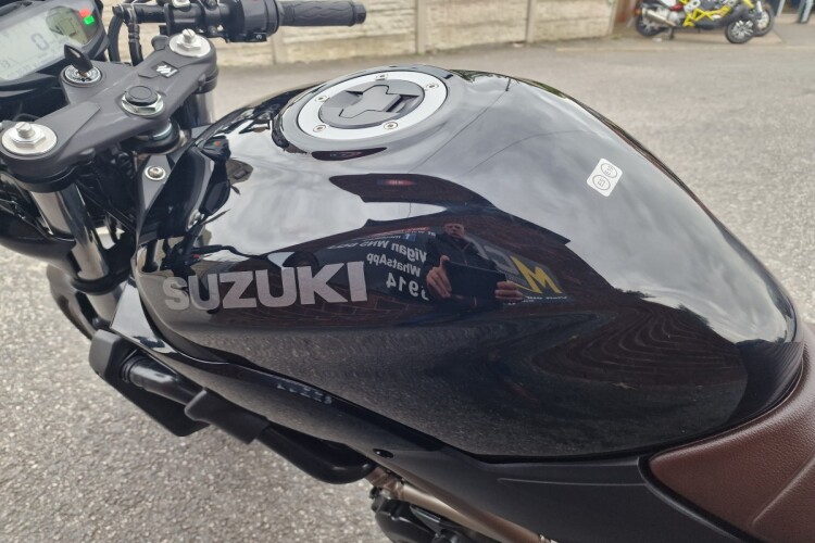 SUZUKI SV650X