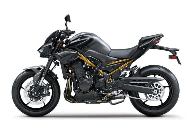 KAWASAKI Z900