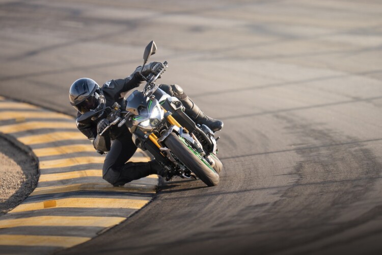 KAWASAKI Z900