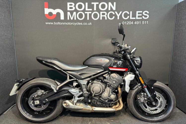 TRIUMPH TRIDENT 660