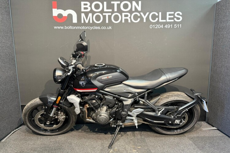 TRIUMPH TRIDENT 660