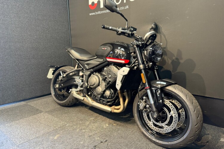 TRIUMPH TRIDENT 660
