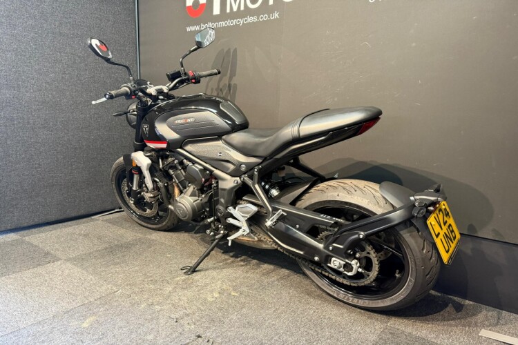 TRIUMPH TRIDENT 660