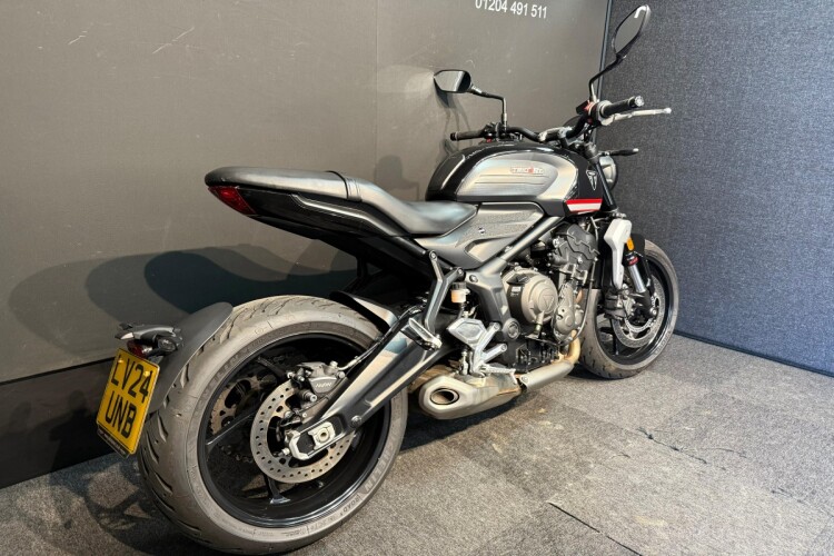 TRIUMPH TRIDENT 660